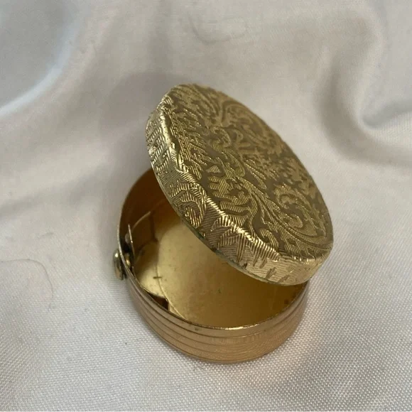 Vintage Avon Brocade Perfume Glacé Gold Tone Case Pill Box Trinkets - Picture 3 of 10